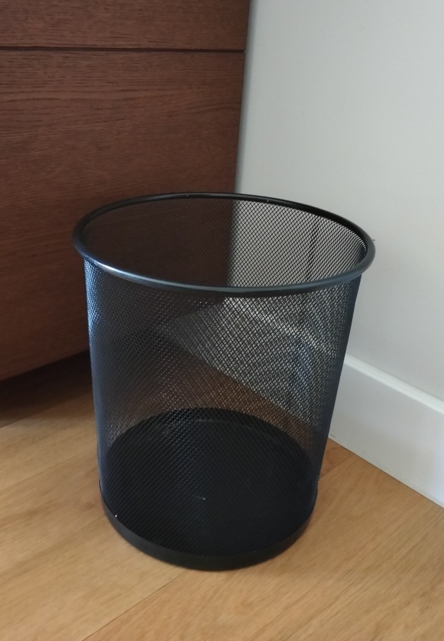 Papelera metálica